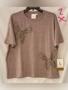 Anna Short-Sleeve Butterfly Appliqué Tee in Dusty Mauve